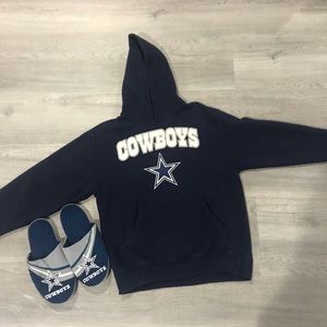 Dallas Cowboys Youth Sweatshirt Size M (10-12) & new slippers 7/8